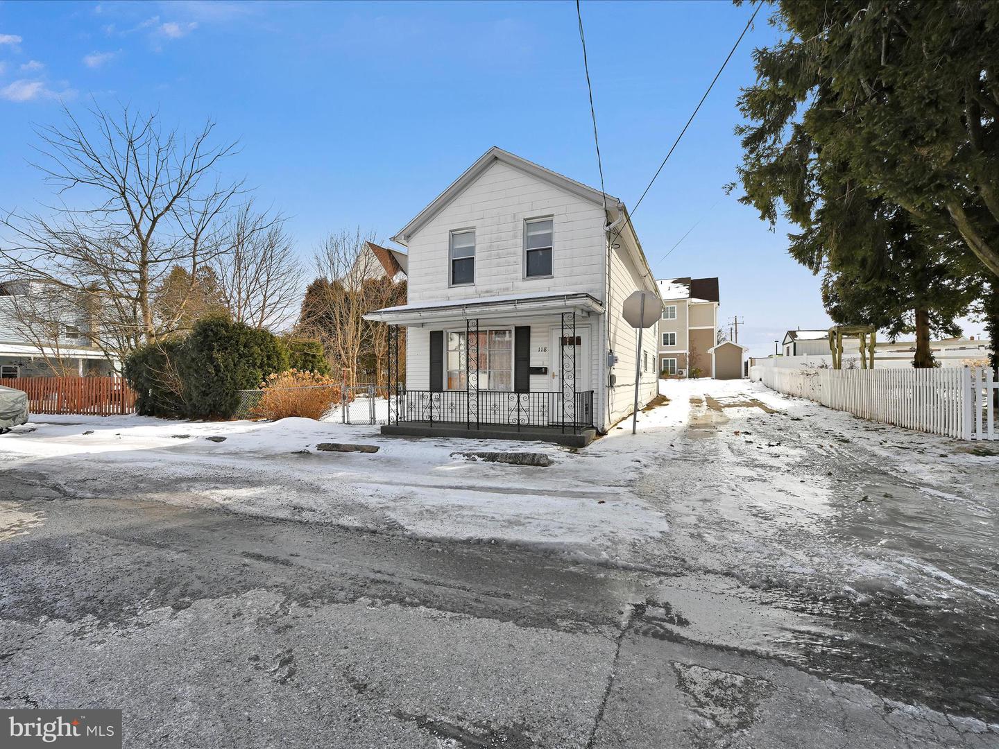 118 W Washington St Property Photo