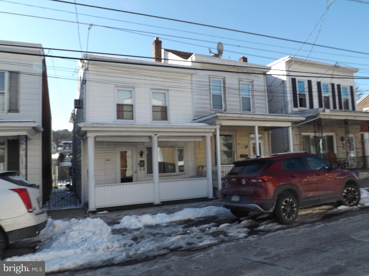 42 S Front St Property Photo