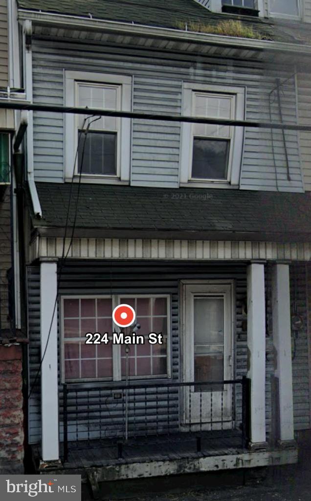 224 E MAIN ST