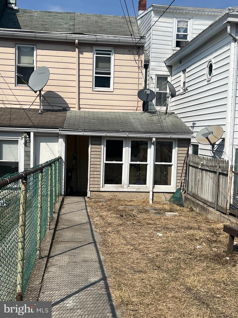 1704 Centre St Property Photo
