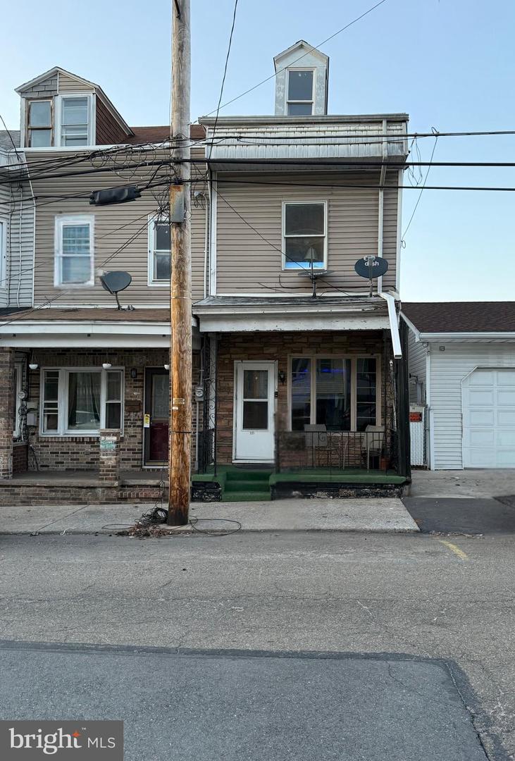 221 E Mahanoy St Property Photo 1