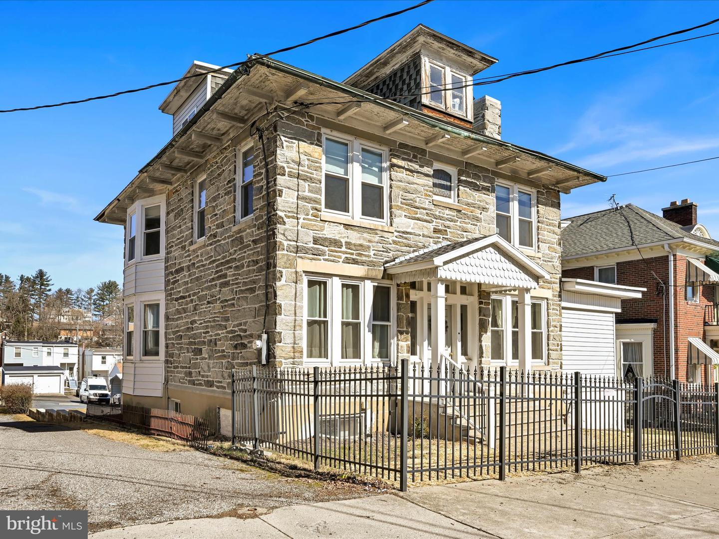1730 W Market St Property Photo