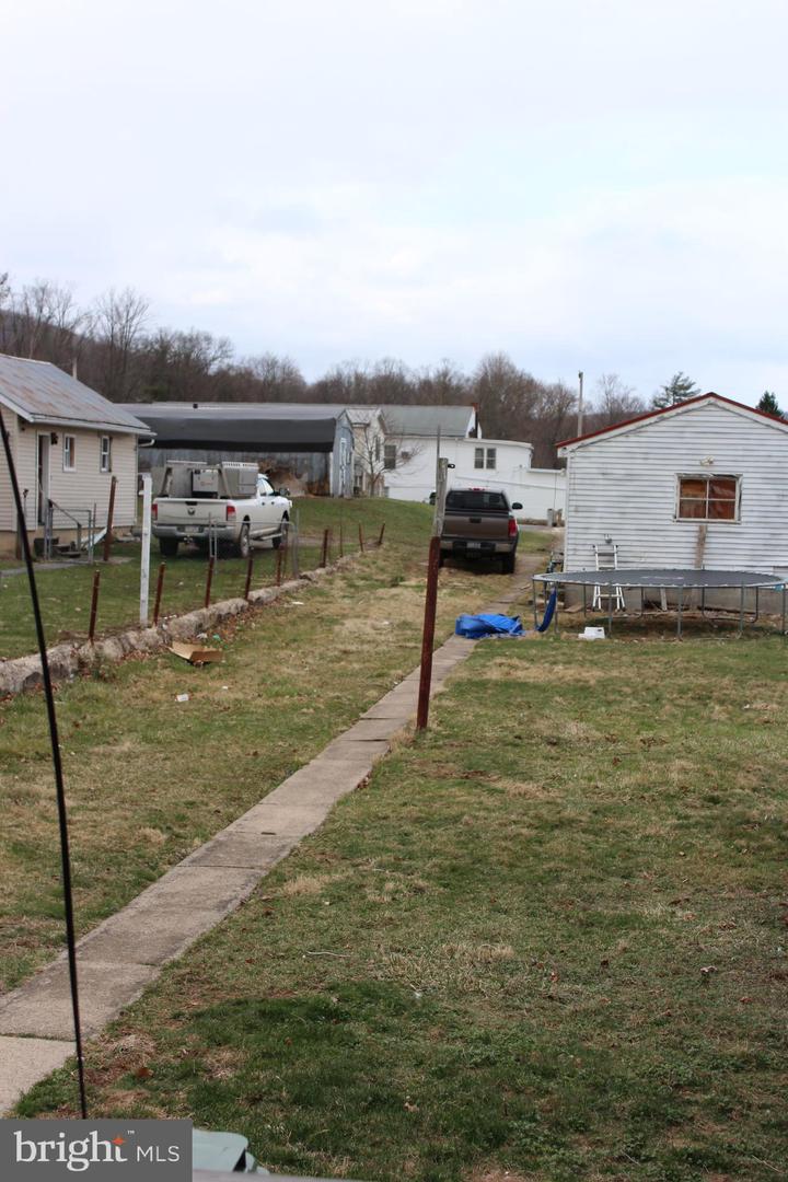 207 N Keystone St Property Photo 2