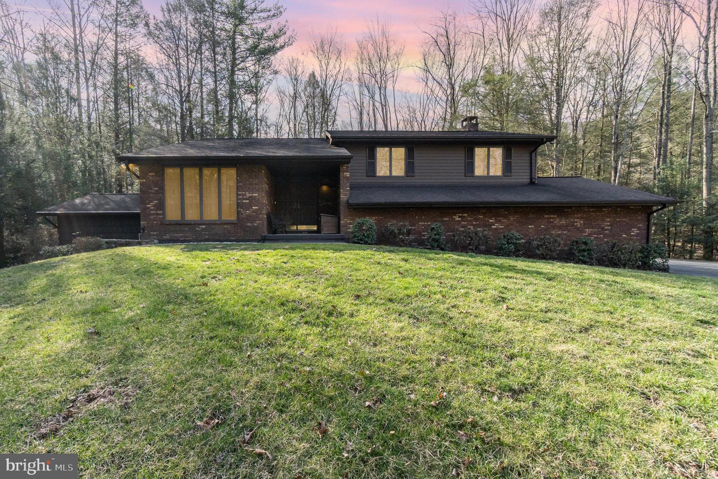 48 Turnpike Rd Property Photo