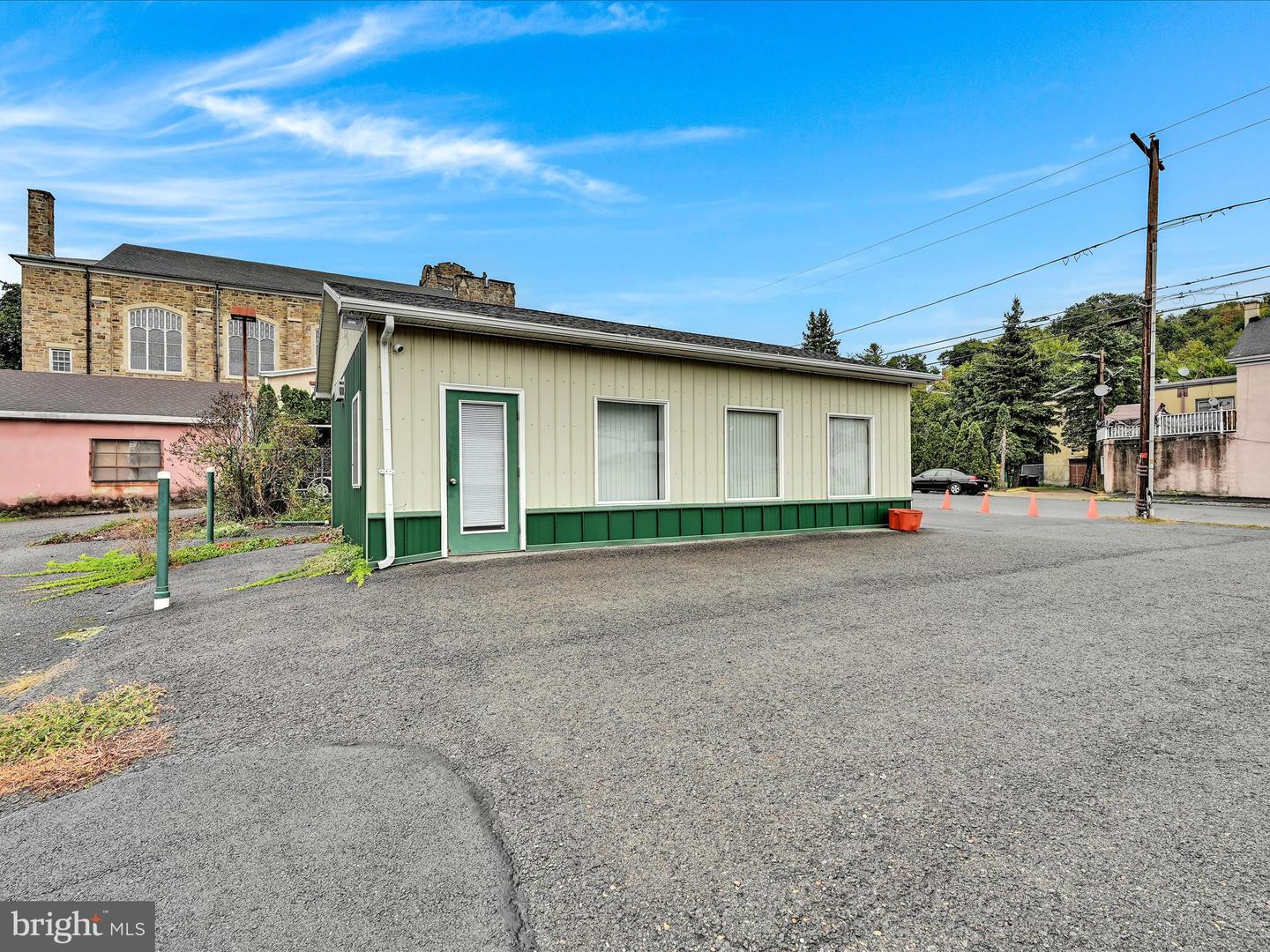 100 Pike St Property Photo 1