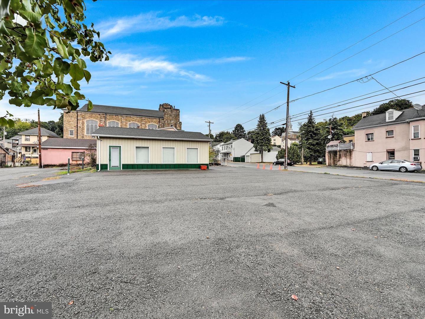 100 Pike St Property Photo 3
