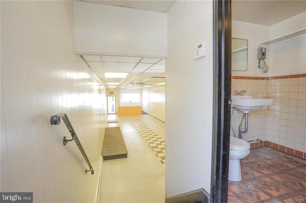 46 W Broad St Property Photo 18