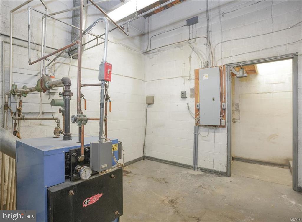 46 W Broad St Property Photo 28