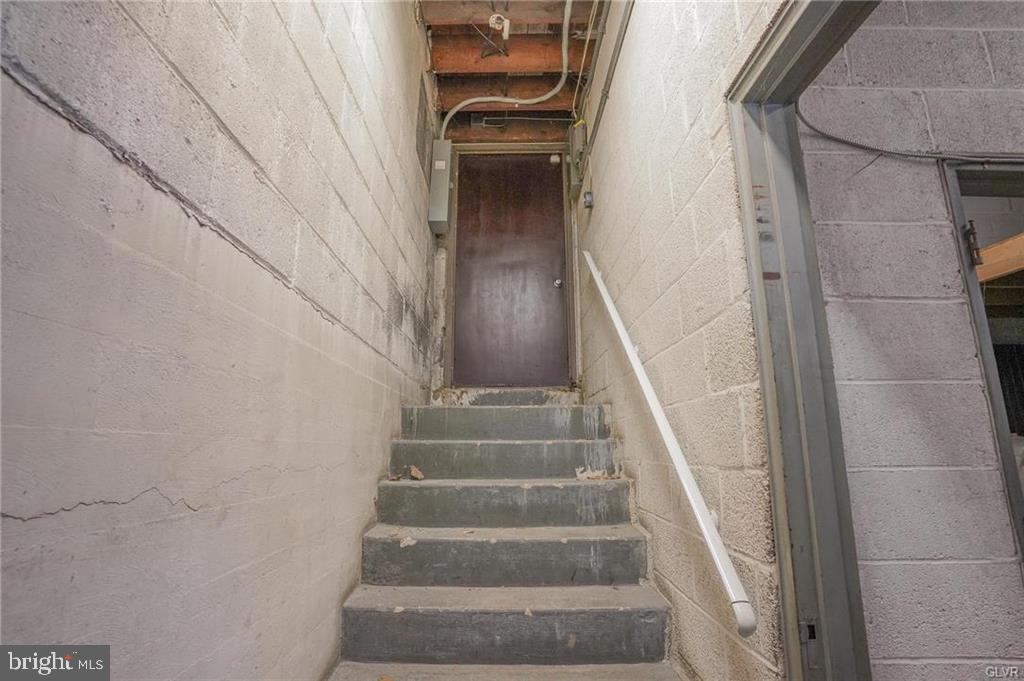 46 W Broad St Property Photo 31