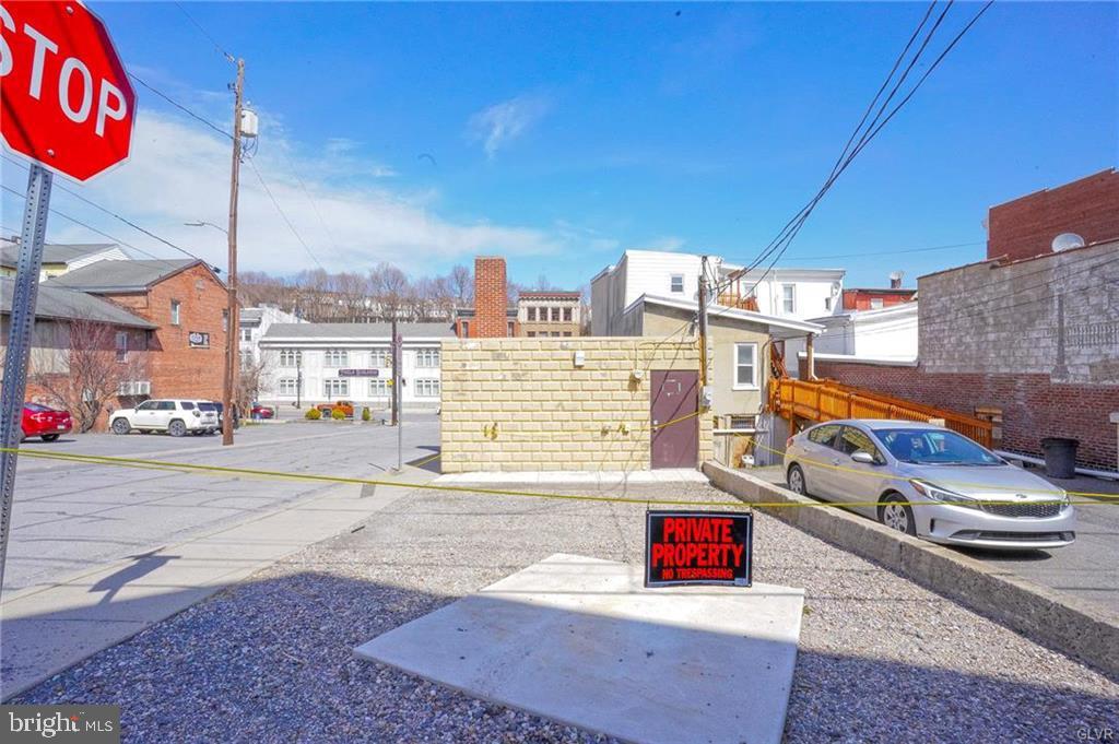 46 W Broad St Property Photo 32