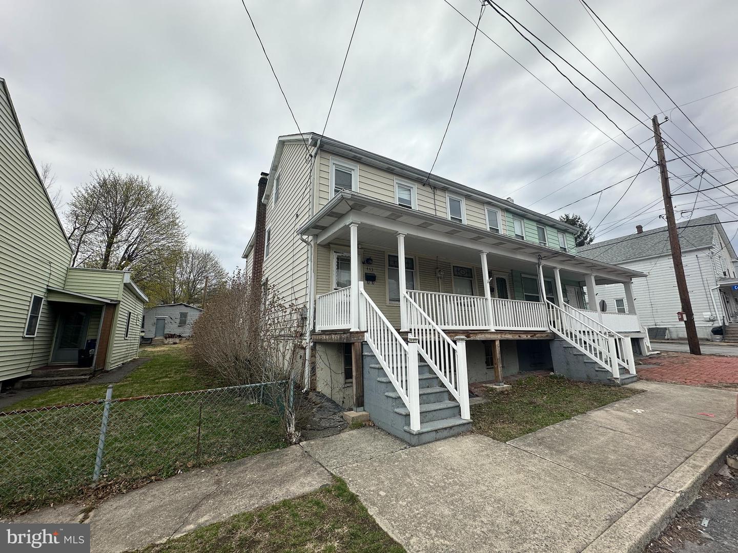 443-445 E Union St Property Photo 1