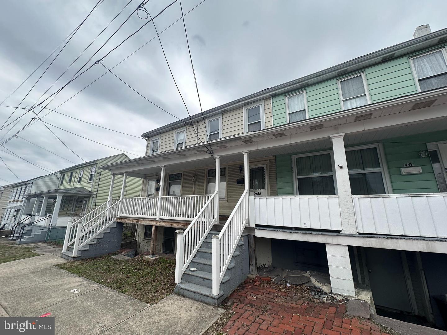 443-445 E Union St Property Photo 2