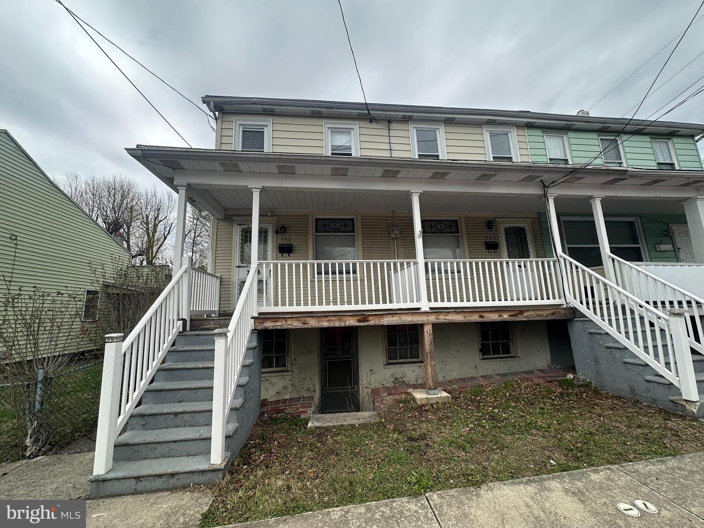 443-445 E Union St Property Photo 3