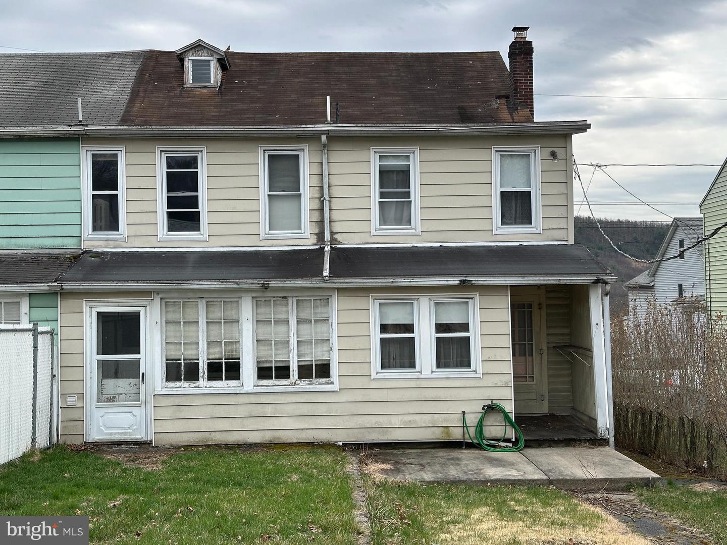 443-445 E Union St Property Photo 4