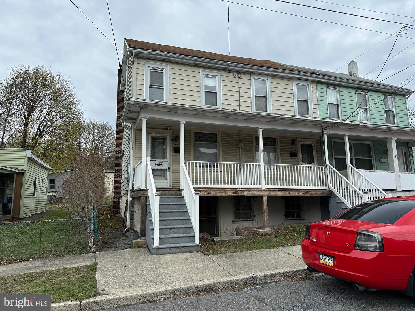 443-445 E Union St Property Photo 21