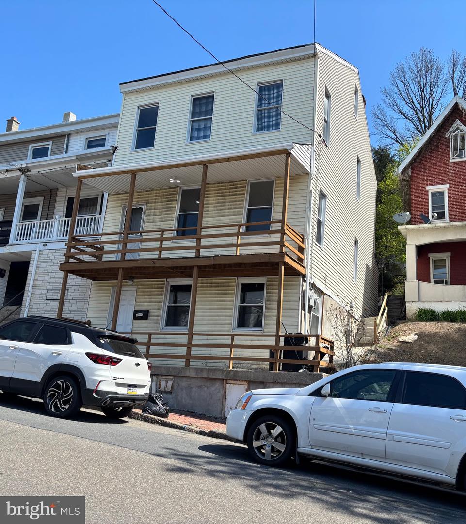 212 N GEORGE ST