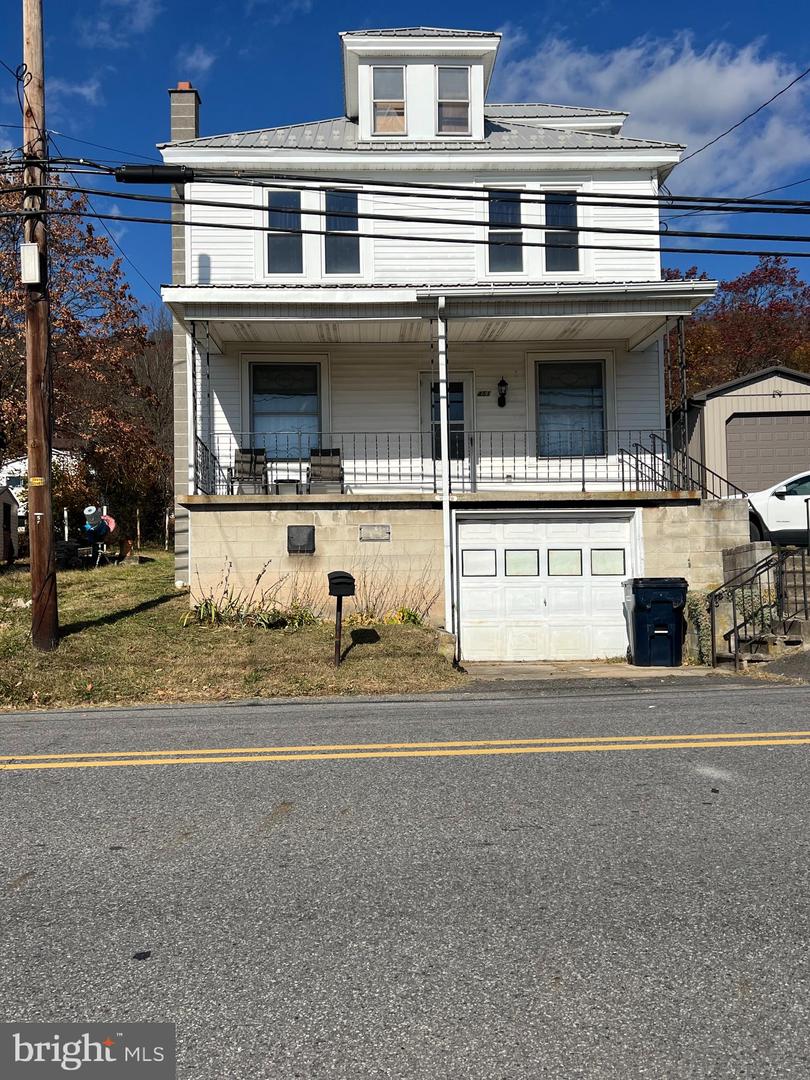 451 Main St Property Photo