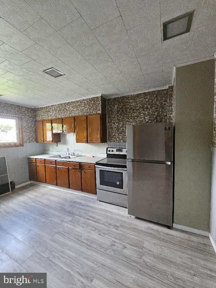 1137 W Walnut St Property Photo