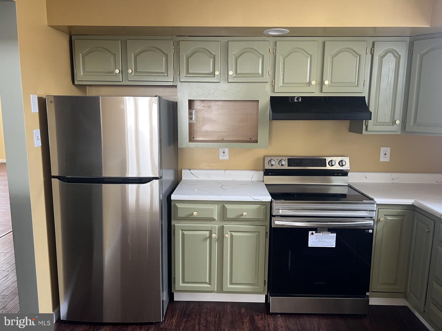 132 E Main St #apt 2 Property Photo 2