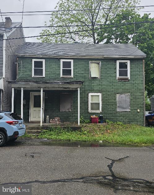 128 S Front St Property Photo 1