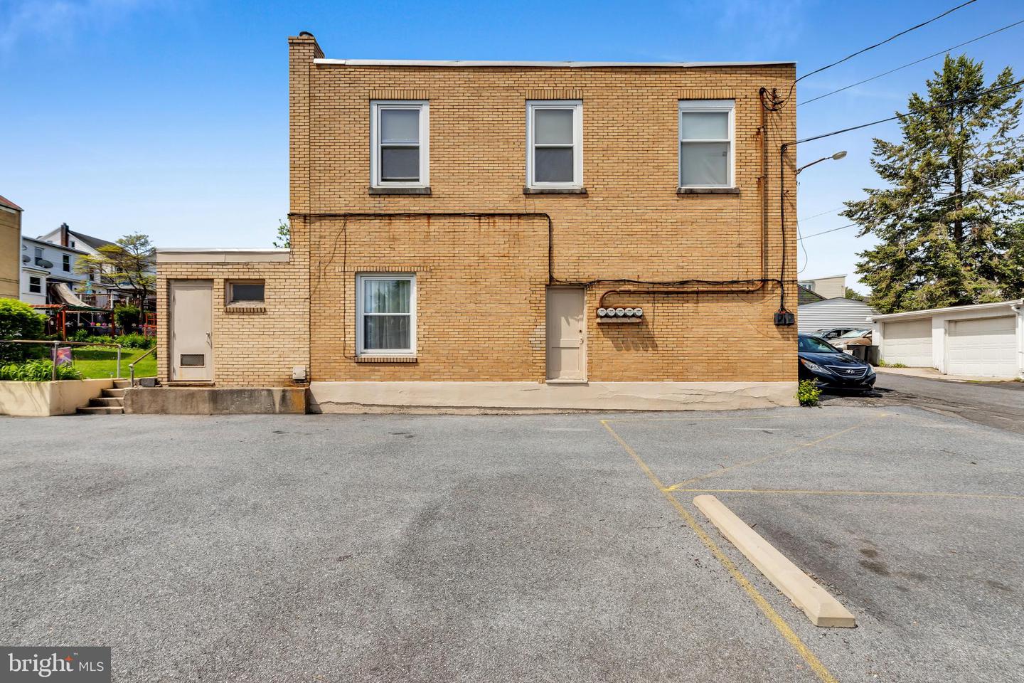 1734 W Market St Property Photo 7