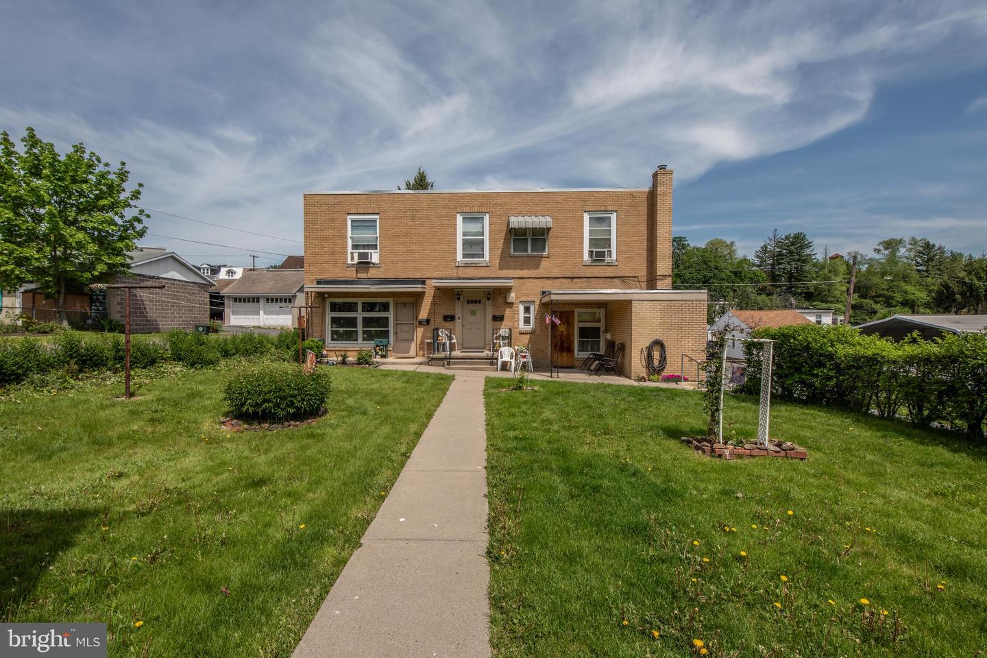 1734 W Market St Property Photo 9