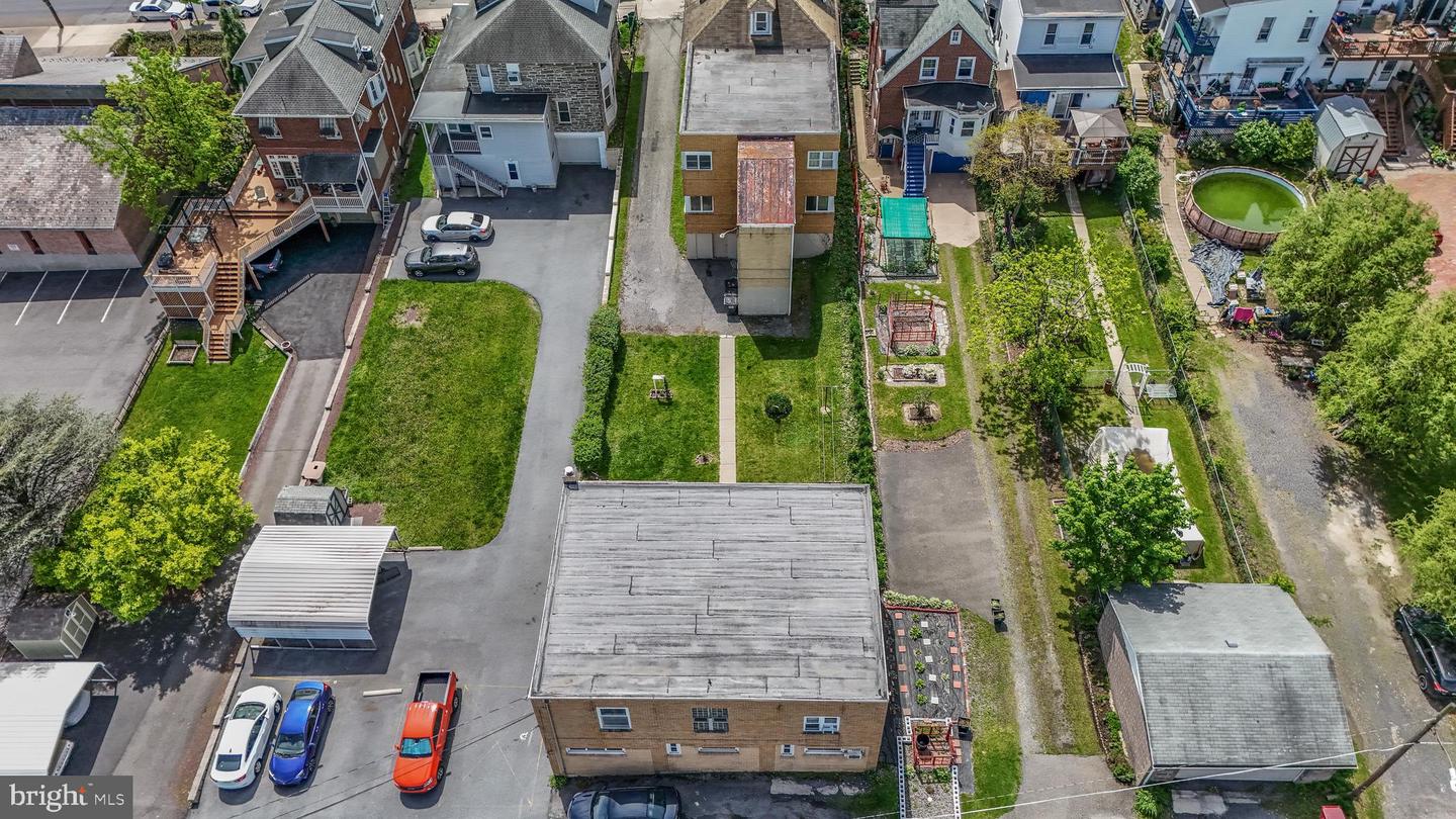 1734 W Market St Property Photo 17