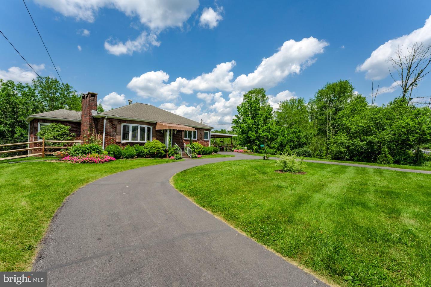 1571 Penn Dr Property Photo 1