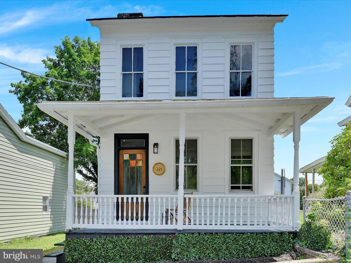 221 Orchard St Property Photo 1