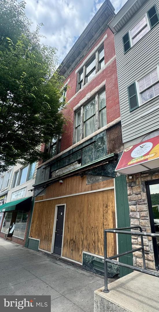 29 E Centre St Property Photo 1