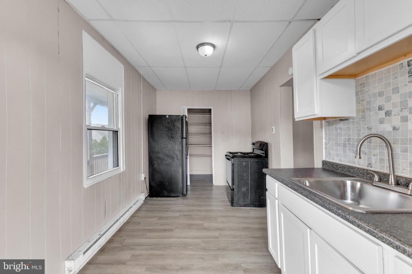 409-411 W Broad St Property Photo 19