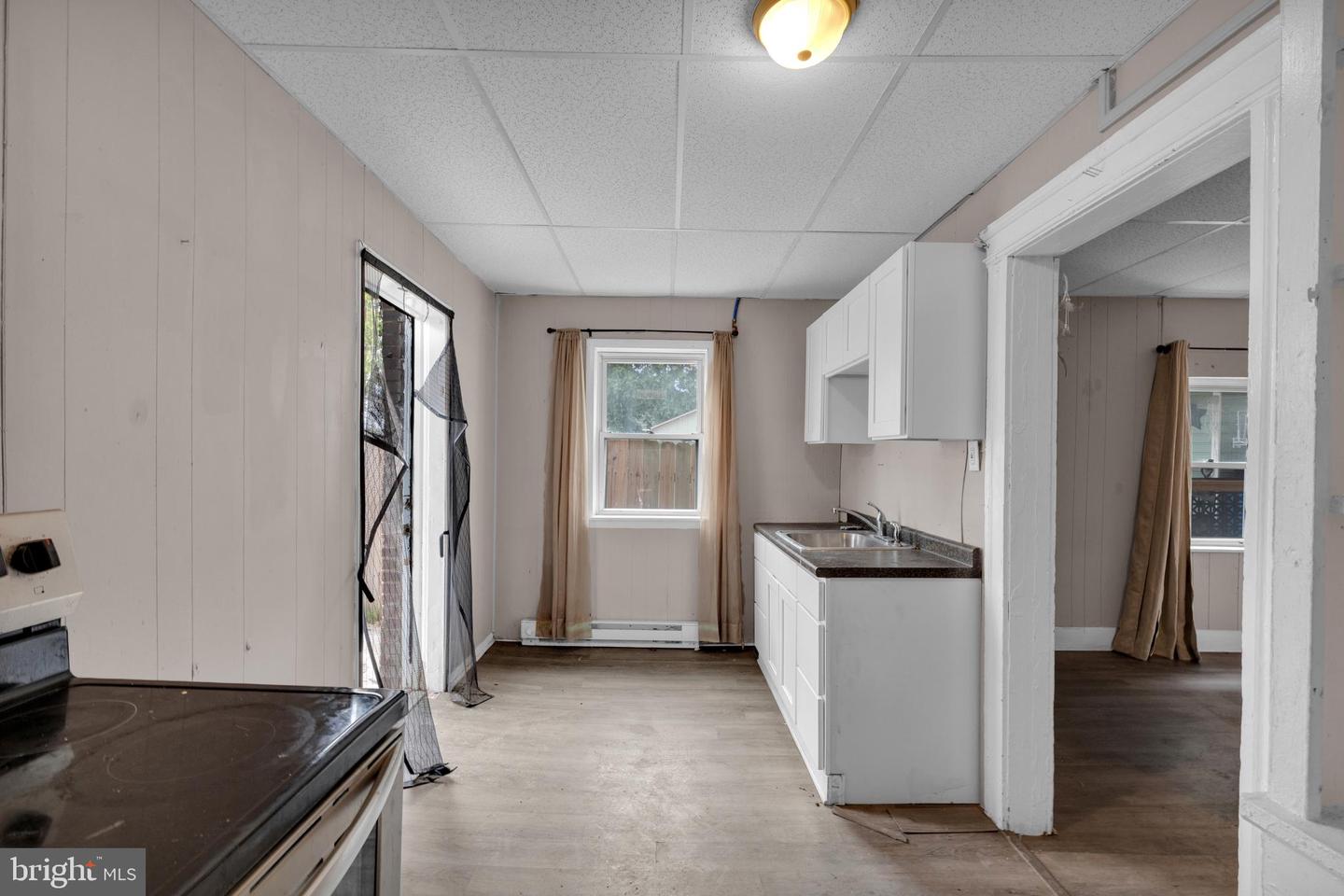 409-411 W Broad St Property Photo 20