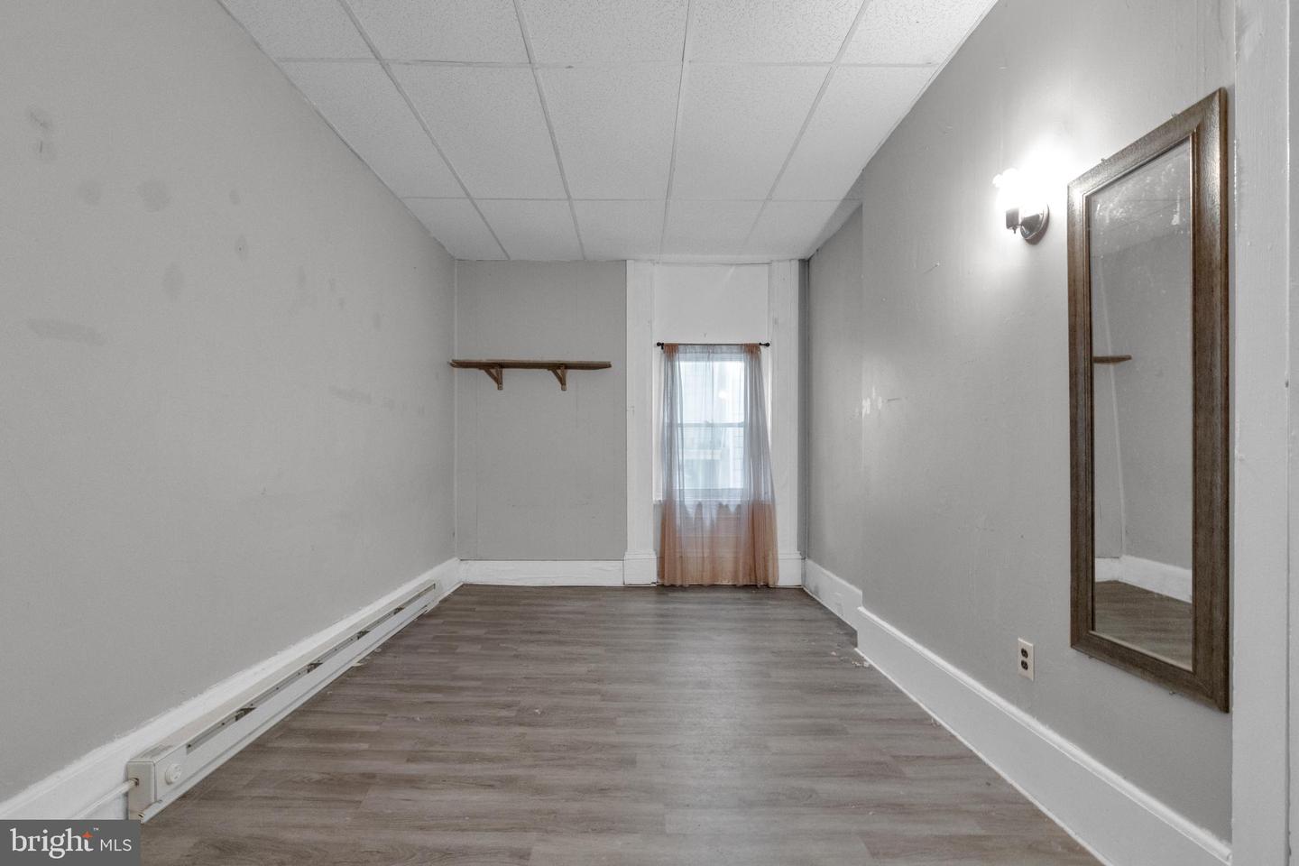 409-411 W Broad St Property Photo 25