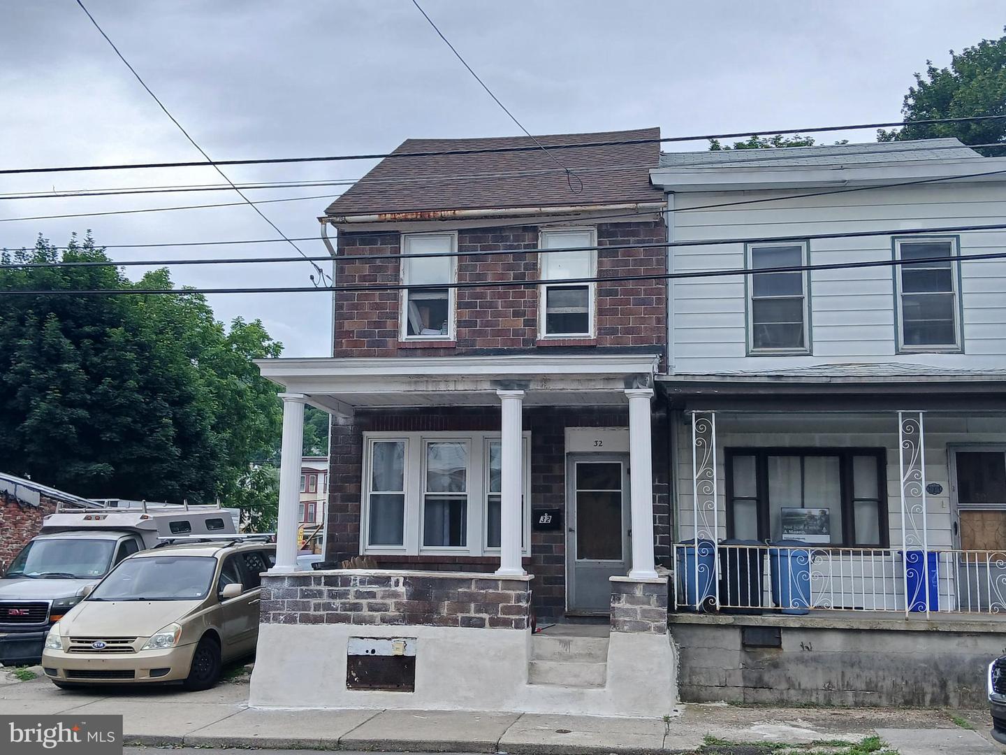 32 S Front St Property Photo 1
