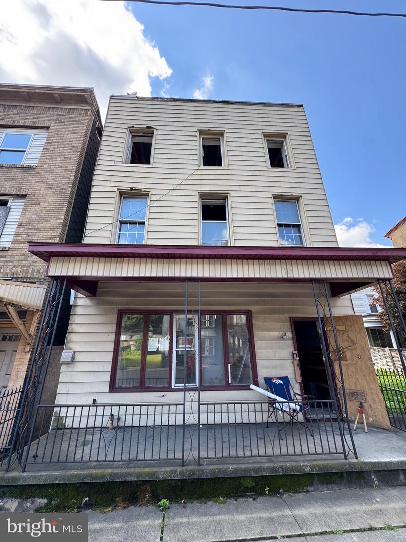 426 Centre St Property Photo 1