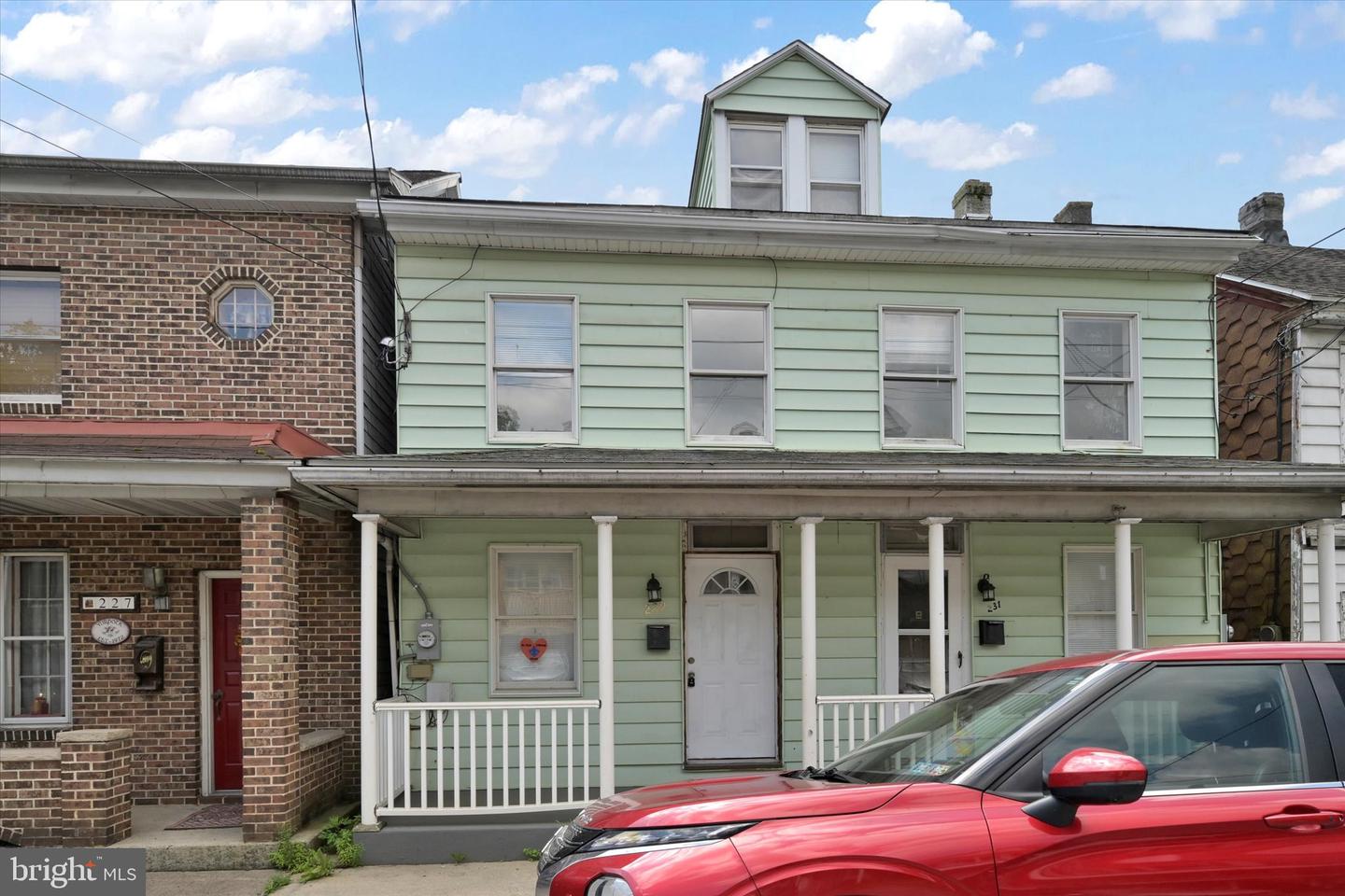 229 Valley St Property Photo 1
