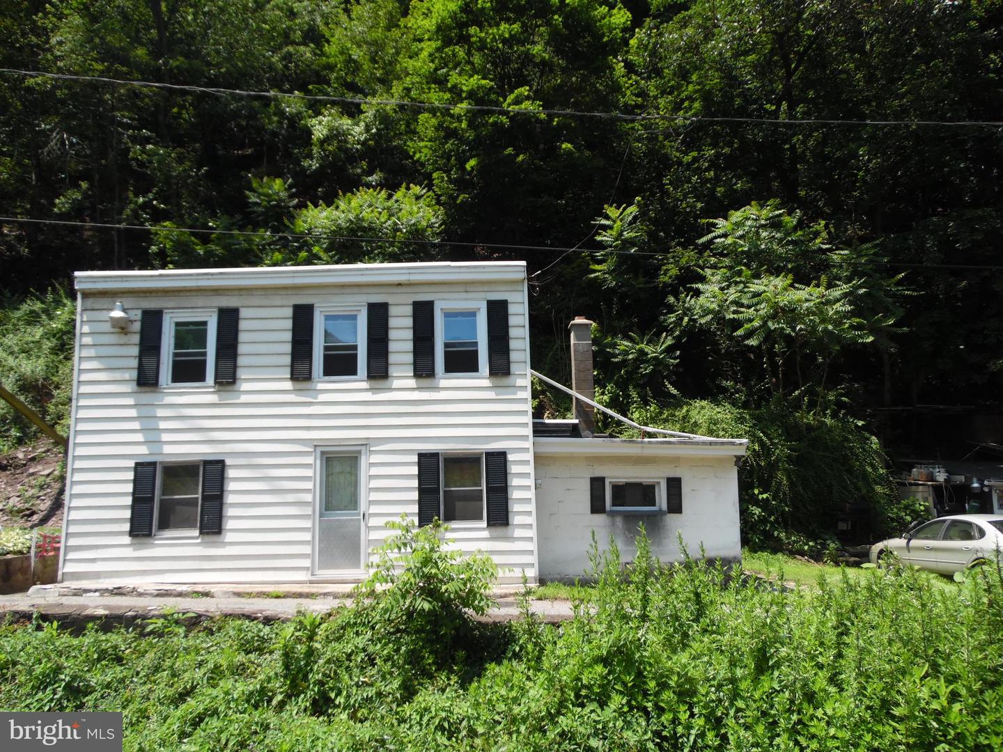 966 S Centre St Property Photo 1