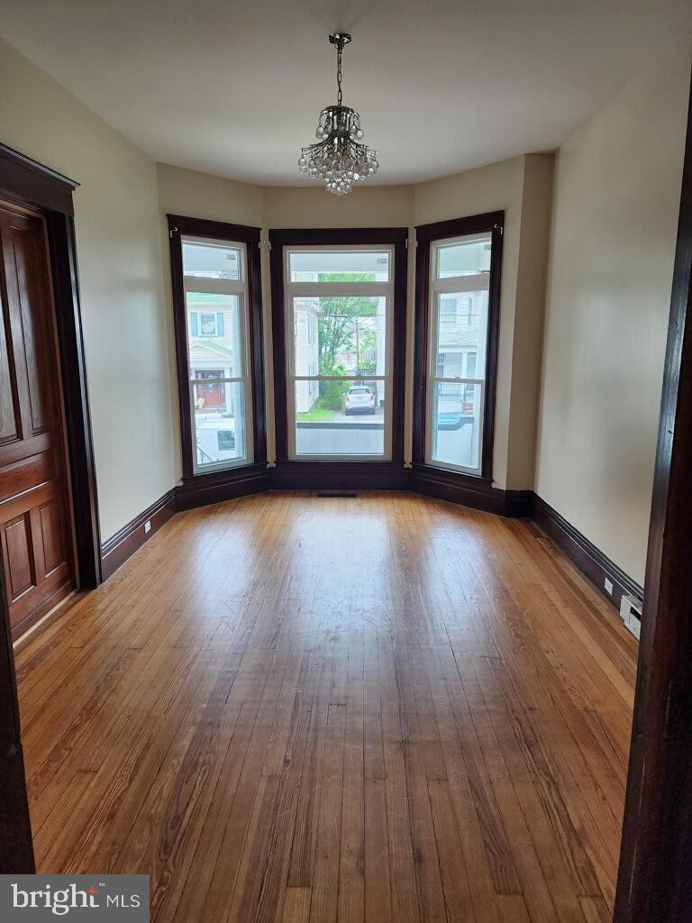 450 E Broad St Property Photo 1