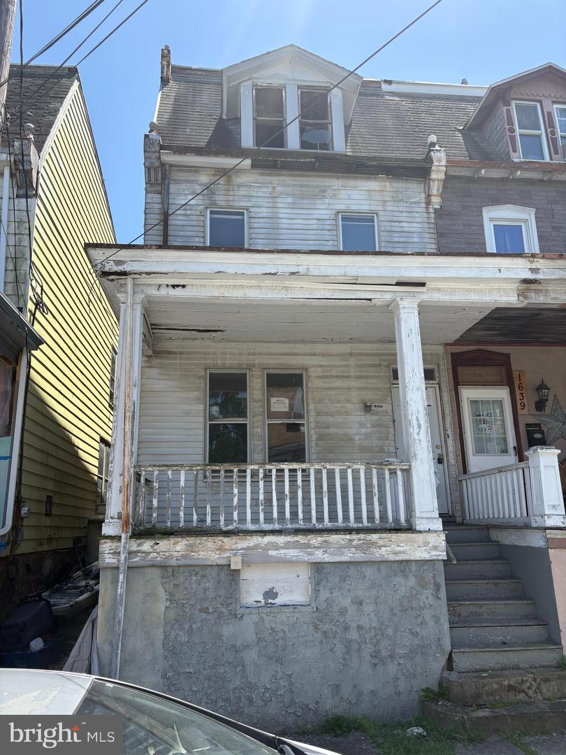1637 W Norwegian St Property Photo 1
