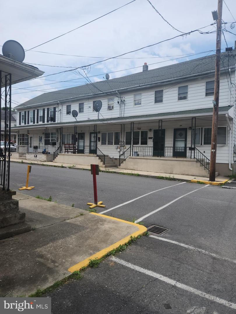 24 W WIGGAN ST