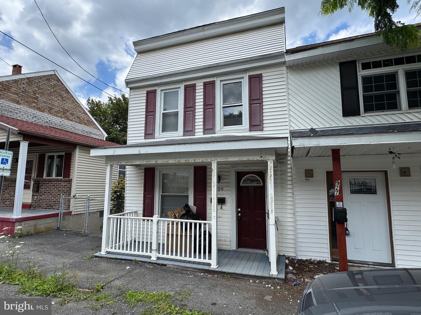 929 Brock St Property Photo 1