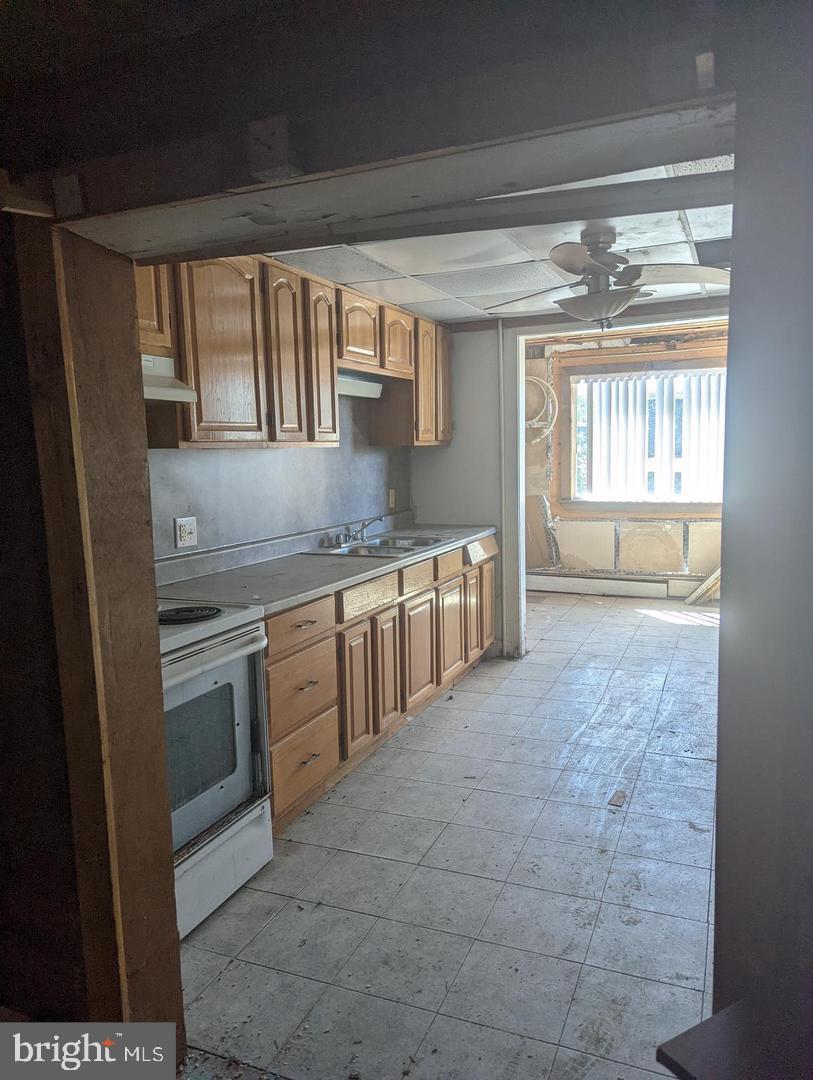 212 E Lloyd St Property Photo 2