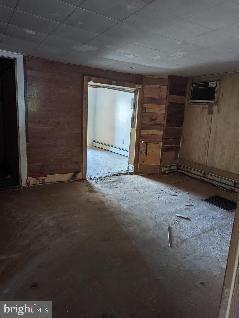 212 E Lloyd St Property Photo 3