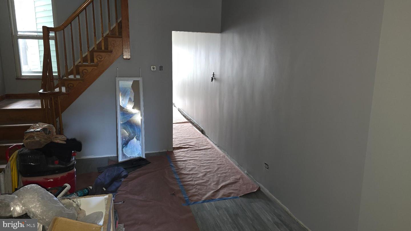 2134 Centre St Property Photo 3