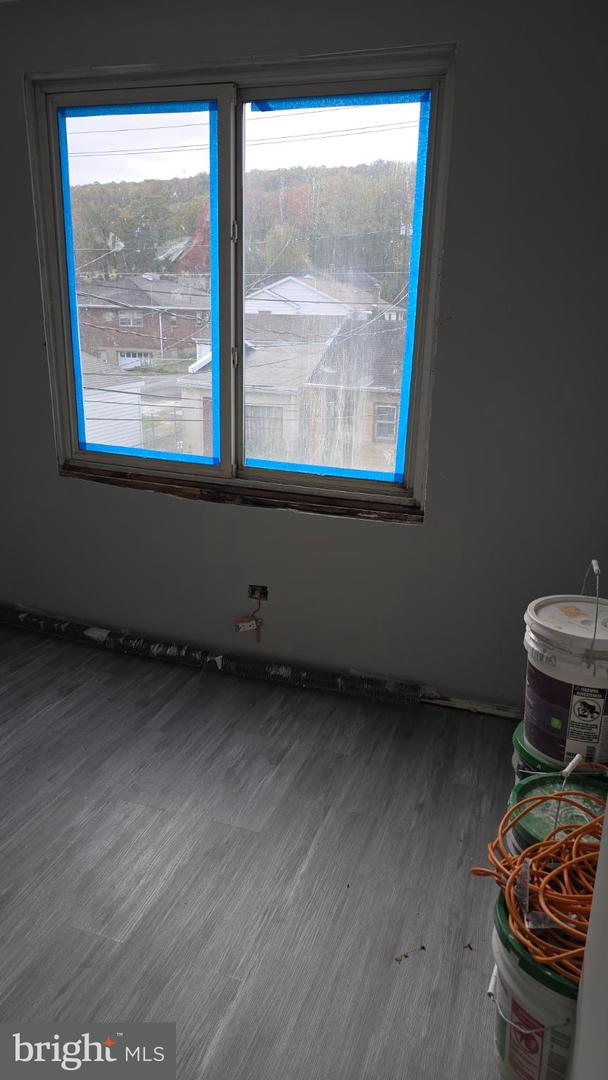 2134 Centre St Property Photo 12