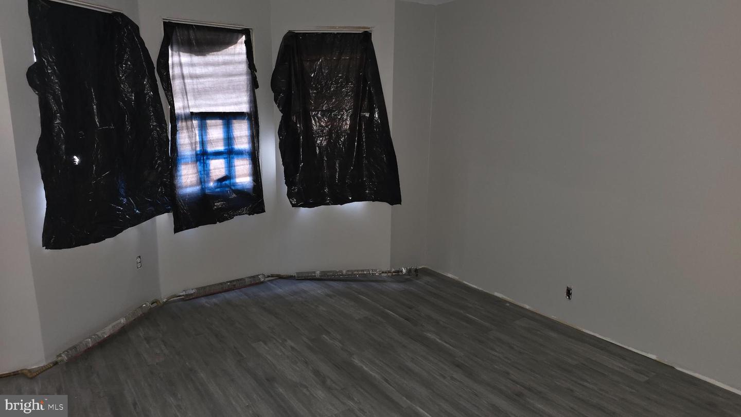 2134 Centre St Property Photo 16