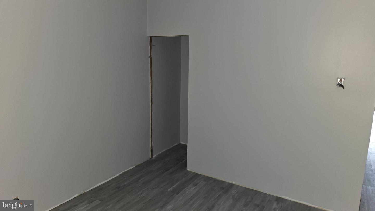 2134 Centre St Property Photo 17