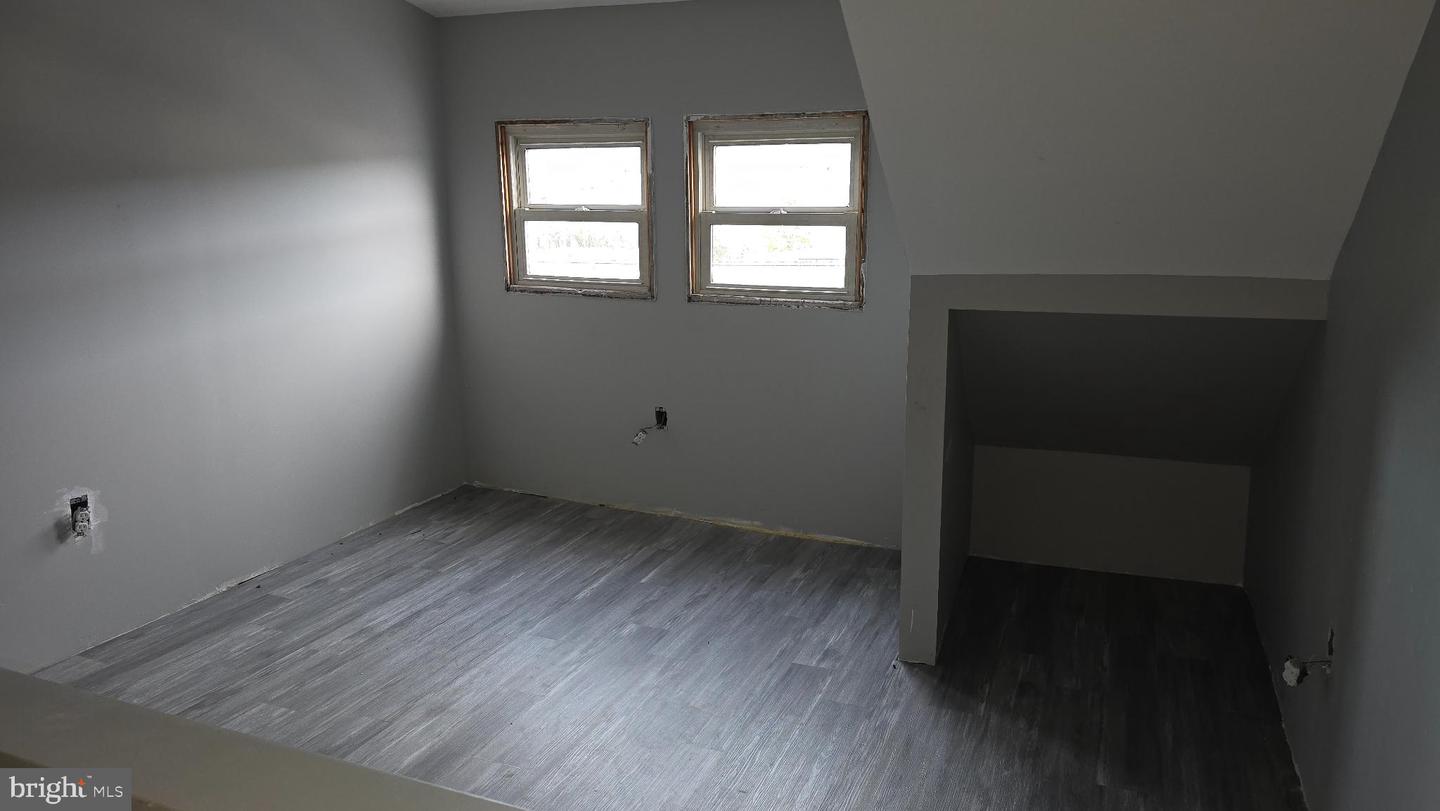 2134 Centre St Property Photo 18