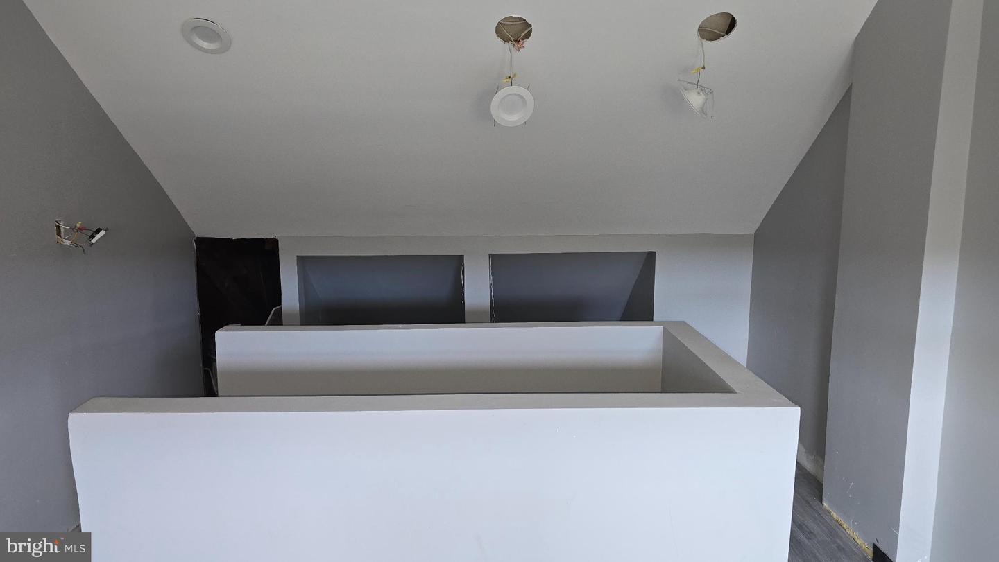 2134 Centre St Property Photo 20