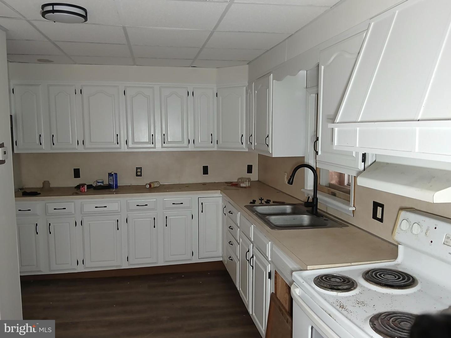 120-122 N Line St Property Photo 7